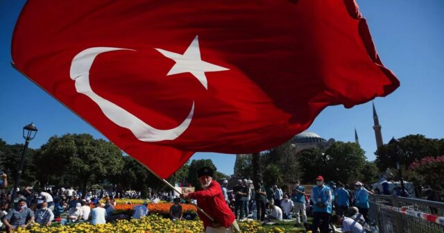 İstanbul yenidən FƏTH olundu – Ayasofyada 86 il sonra ilk dəfə namaz qılındı