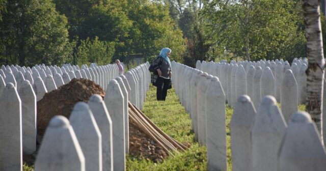 Srebrenitsada müsəlmanların soyqırımından 25 il ötür – FOTOLAR