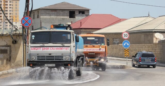 Sumqayıtda dezinfeksiya işləri davam edir – FOTOLAR Sumqayıtda dezinfeksiya işləri davam edir – FOTOLAR
