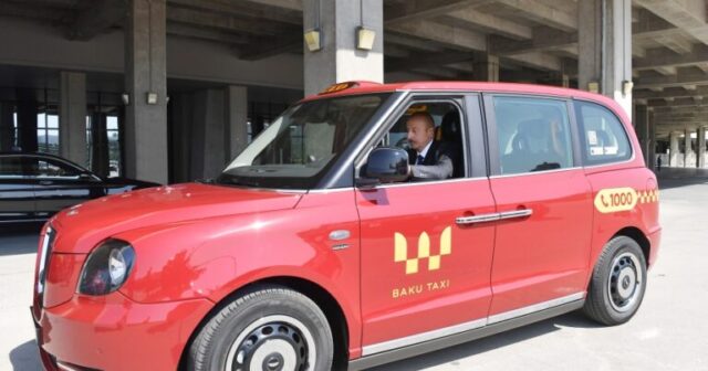 Prezident Bakıya gətirilmiş yeni London taksiləri ilə tanış oldu – FOTOLAR