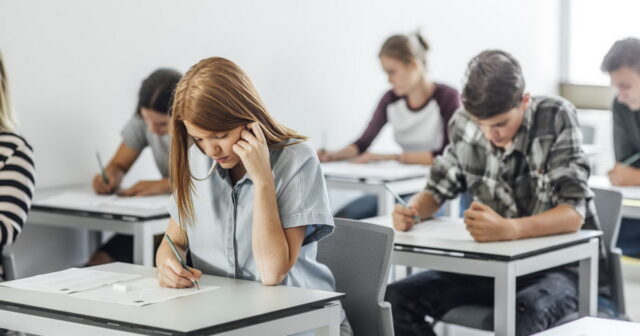 Tələbələrin köçürülməsi üçün sənəd qəbulunun başlayacağı vaxt açıqlanıb Tələbələrin köçürülməsi üçün sənəd qəbulunun başlayacağı vaxt açıqlanıb