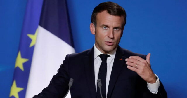 Makronun sözünü kəsdilər: “Fransız demokratiyası haradadır?”