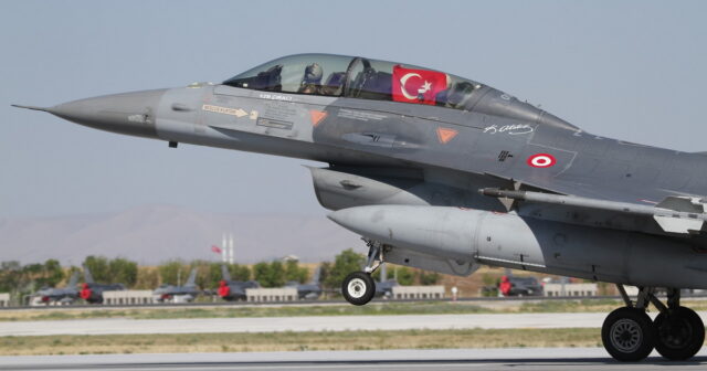 Türkiyə F-16 qırıcılarının tədarükü ilə bağlı ABŞ ilə danışıqlar aparır