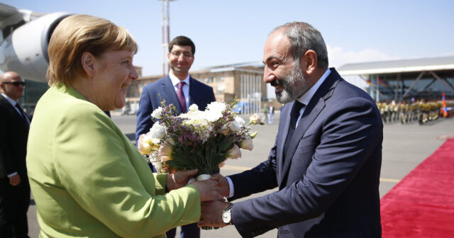Angela Merkel ilə Nikol Paşinyan arasında telefon danışığı olub