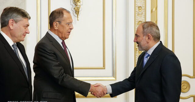 Lavrov Ermənistan prezidenti və Baş naziri ilə görüşdü