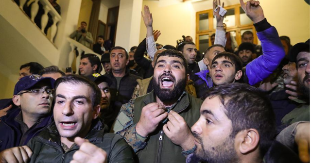Ermənistanın Baş naziri Yerevandakı etirazçıları cəza ilə hədələdi