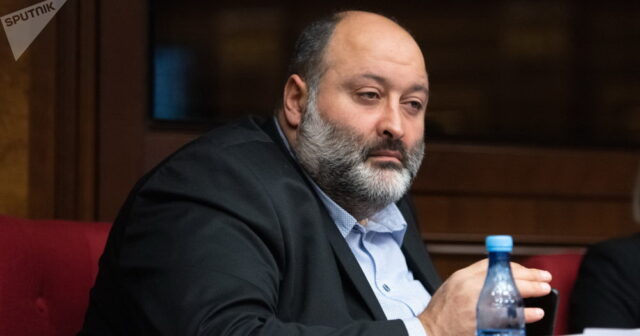 Ermənistanda hakim partiyanın deputatı mandatından imtina edib