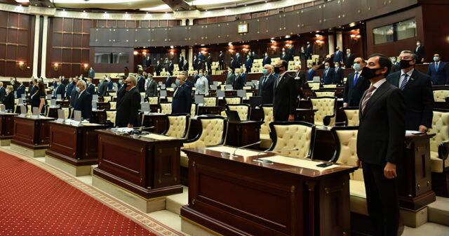 Milli Məclisin növbədənkənar sessiyasının ilk plenar iclası başlayıb