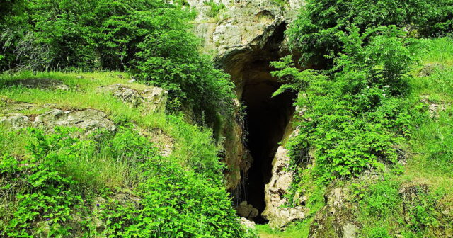 Azərbaycan əsgəri Azıx mağarasında – VİDEO