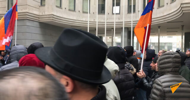 Ermənistanda etirazçılar hökumət və XİN binalarını mühasirəyə aldılar – VİDEO