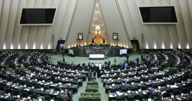 KİV: İran parlamentində İsrailin məhv edilməsinə çağıran qanun layihəsi təklif olunub