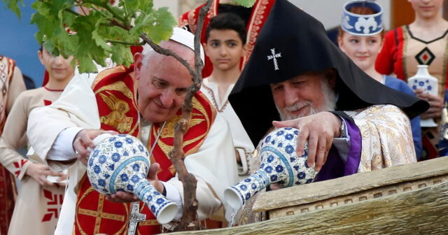 Erməni katolikosu Roma Papasına yalvaracaq