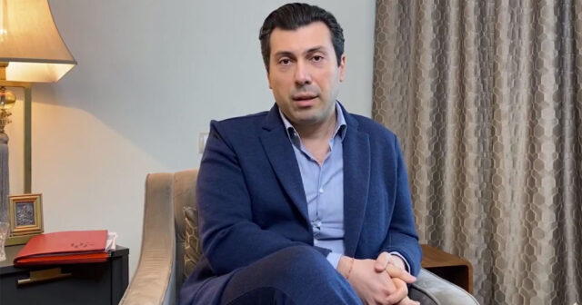 Serj Sarkisyan boykot edir, kürəkəni isə seçkilərə qatılır