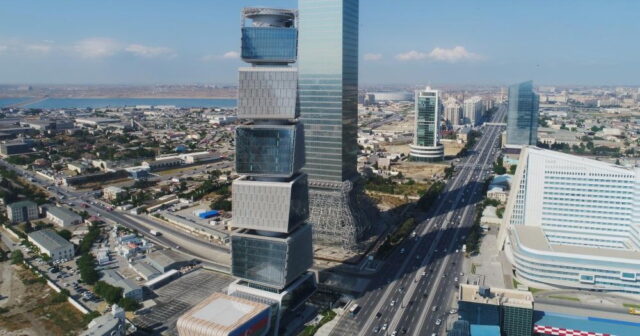 İlham Əliyev İqtisadiyyat Nazirliyinin yeni binasının açılışında iştirak edib