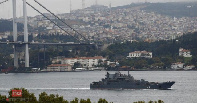 Rus hərbi gəmisi İstanbul boğazında