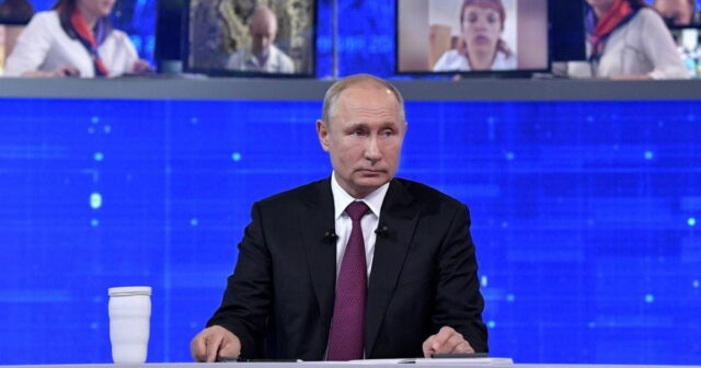 Putinin masasındakı sirli düymə nümayiş olundu – VİDEO