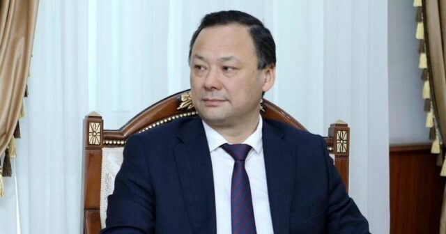 Bakıdan qayıdan kimi nazir postundan istefa verdi – Kazakbayev kimdir?