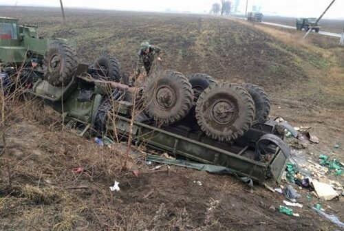 Yol qəzasında iki erməni hərbçi yaralandı
