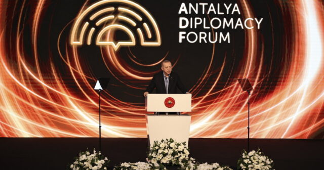 Antalyada Qarabağ söhbəti: Əsas mediator Rusiyadır