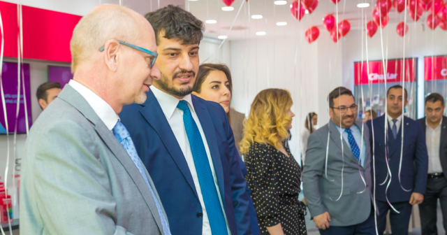 “Nar” yenilənmiş satış və xidmət mərkəzini təqdim etdi
