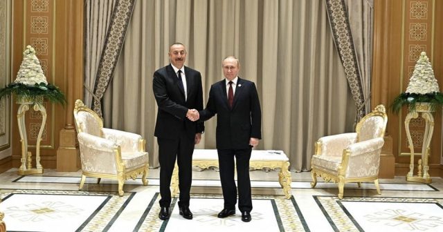 Prezident İlham Əliyev Aşqabadda Vladimir Putinlə görüşüb
