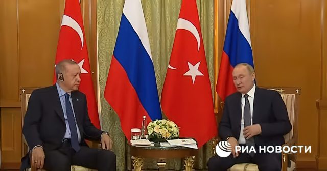 Ərdoğan-Putin görüşünün yekunlarına dair birgə bəyanat qəbul edildi