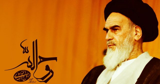 İranda Xomeyninin şəkli ayaqlar altında qaldı – VİDEO