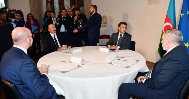 Praqa görüşündə sülhə yaxınlaşdıqmı?