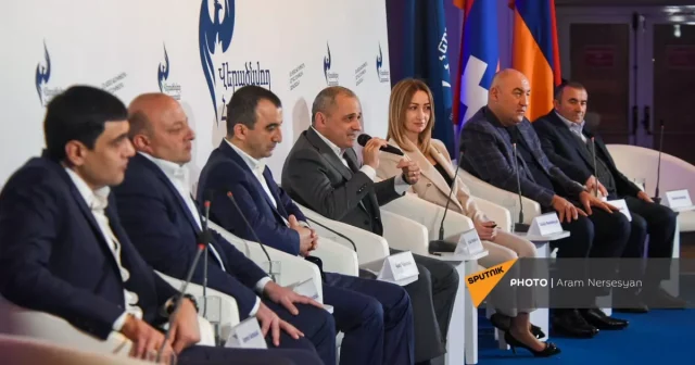 Ermənistan parlamentində istefalar davam edir
