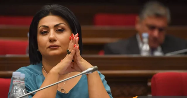 Ermənistanda daha bir müxalif deputat mandatından imtina etdi