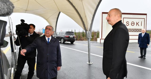 İlham Əliyev Oğuz-Şəki yolunun yenidənqurmadan sonra açılışında iştirak etdi