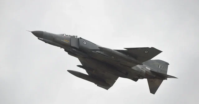 Yunanıstanın F-4 Phantom qırıcısı qəzaya uğrayıb