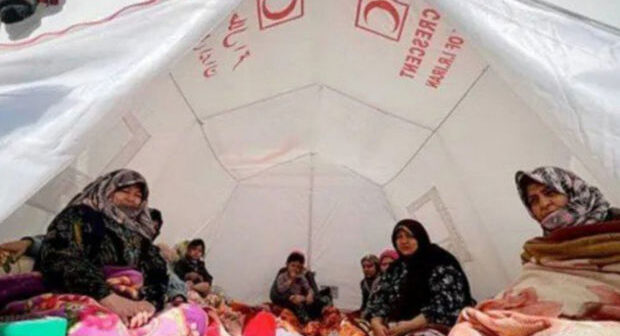 İran zərərçəkənlərə verilən çadırları geri alır