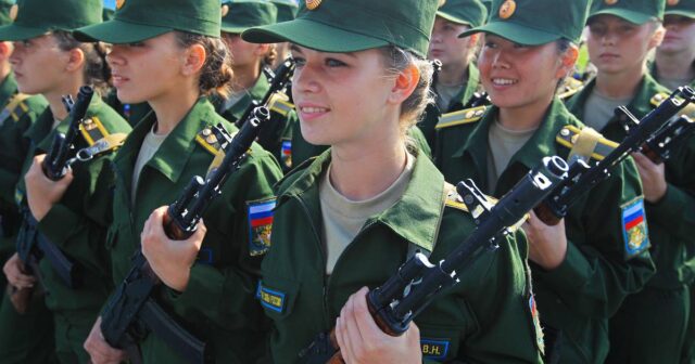 Rusiya 100 min qadını orduya çağırır Rusiya 100 min qadını orduya çağırır