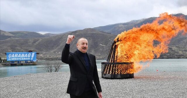 İlham Əliyev Novruz tonqalını alovlandırdı – VİDEO