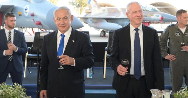 Netanyahu və Qallant işdən çıxarılma qərarı təxirə salındıqdan sonra ilk dəfə birlikdə görüntüləndi