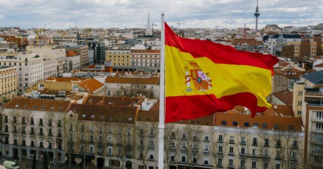 İspaniya parlamenti hökuməti iş həftəsini azaltmağa çağırıb