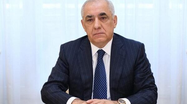 Baş nazir qərar imzaladı Baş nazir qərar imzaladı