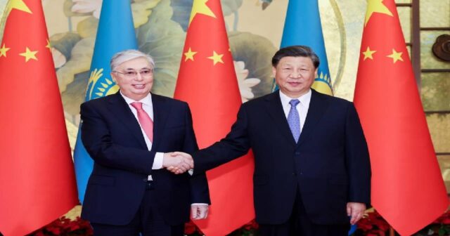 Çin Prezidenti qazaxıstanlı həmkarı ilə GÖRÜŞDÜ