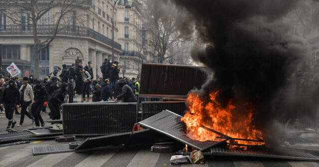 Fransada etiraz aksiyalarına 40 min polis cəlb edildi