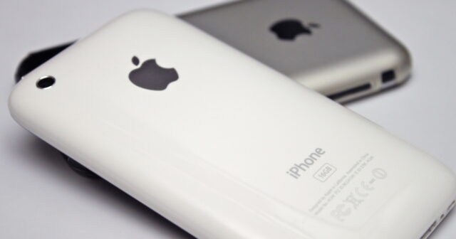 Birinci nəsil “Apple iPhone” hərracda 190 min dollara satıldı