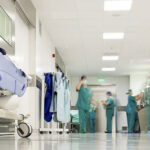 7 yaşlı uşağa 19 bıçaq zərbəsi vurulubmuş