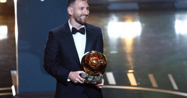 Messi 8-ci Ballon d’Orunu qazanaraq tarix yazdı