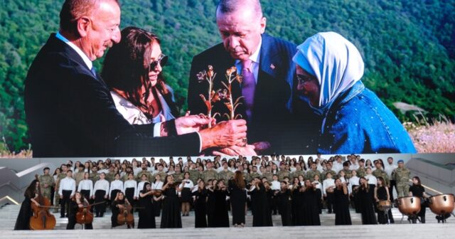 Gənclərimiz Türkiyənin 100 illiyinə marş həsr etdi – VİDEO
