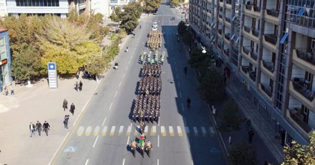 Bakıda Zəfər Günü münasibətilə hərbçilərin yürüşü keçirildi – FOTO – YENİLƏNİB