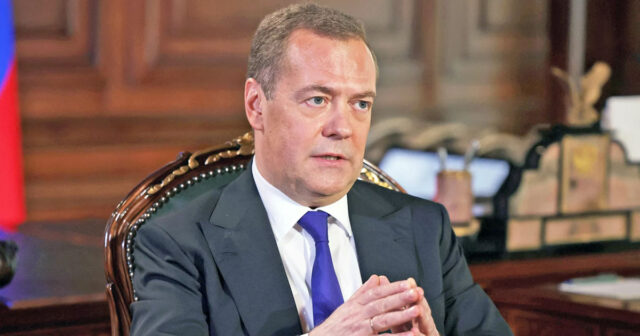 Medvedev Ukraynada prezident seçkilərinin təxirə salınmasını şərh edib