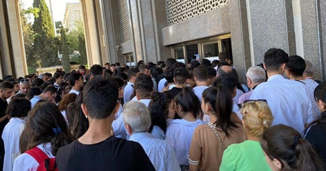Metro girişlərində sərnişinlər növbə ilə buraxılmasının səbəbi AÇIQLANDI
