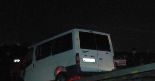 Bakıda mikroavtobus kanala düşüb – FOTO