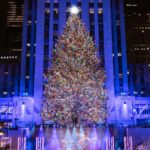 Nyu-Yorkda dünyanın ən böyük Milad ağacı işıqlandırılıb – FOTO