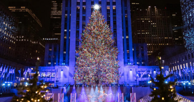 Nyu-Yorkda dünyanın ən böyük Milad ağacı işıqlandırılıb – FOTO